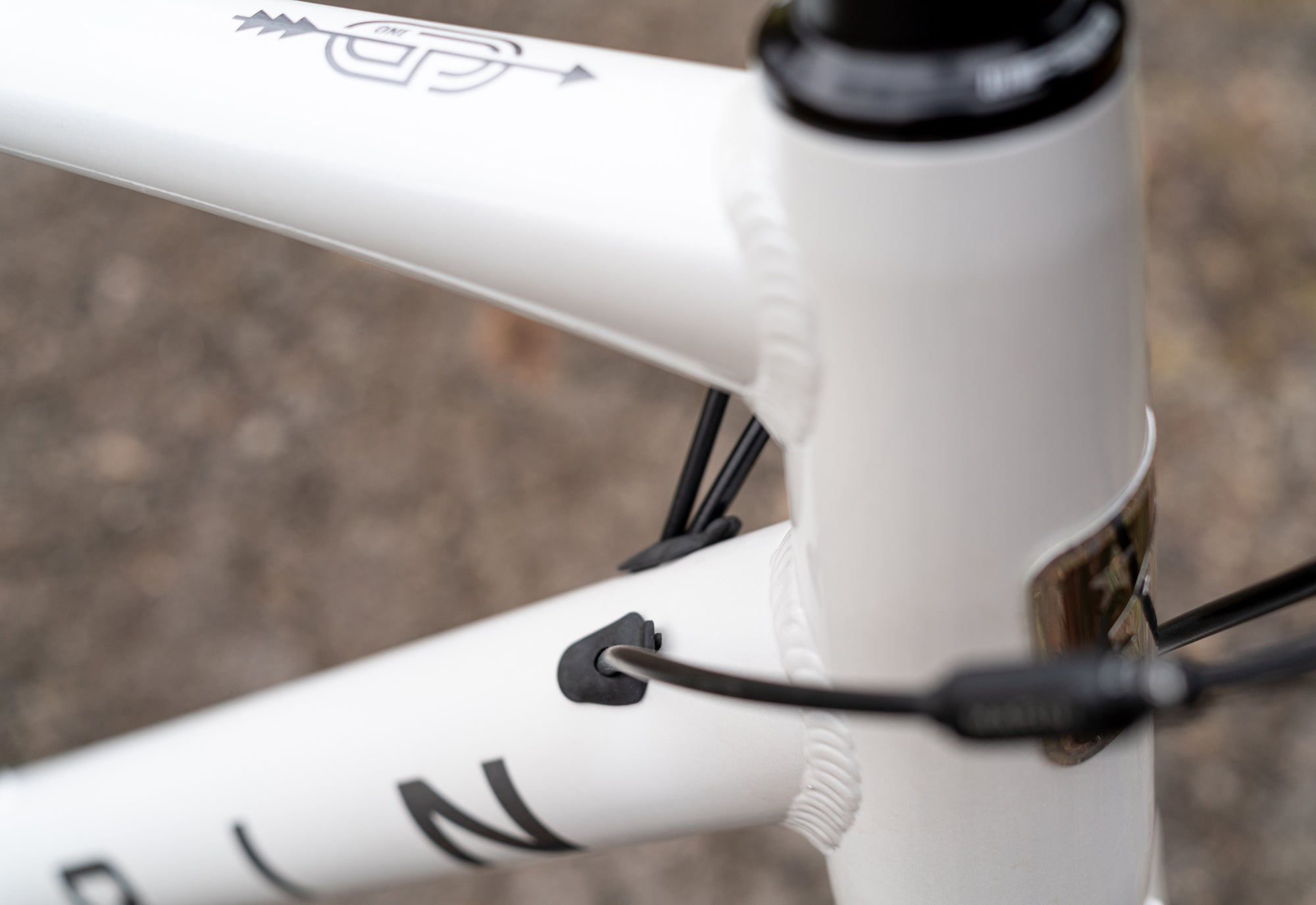 Marin Gestalt internal cable routing detail