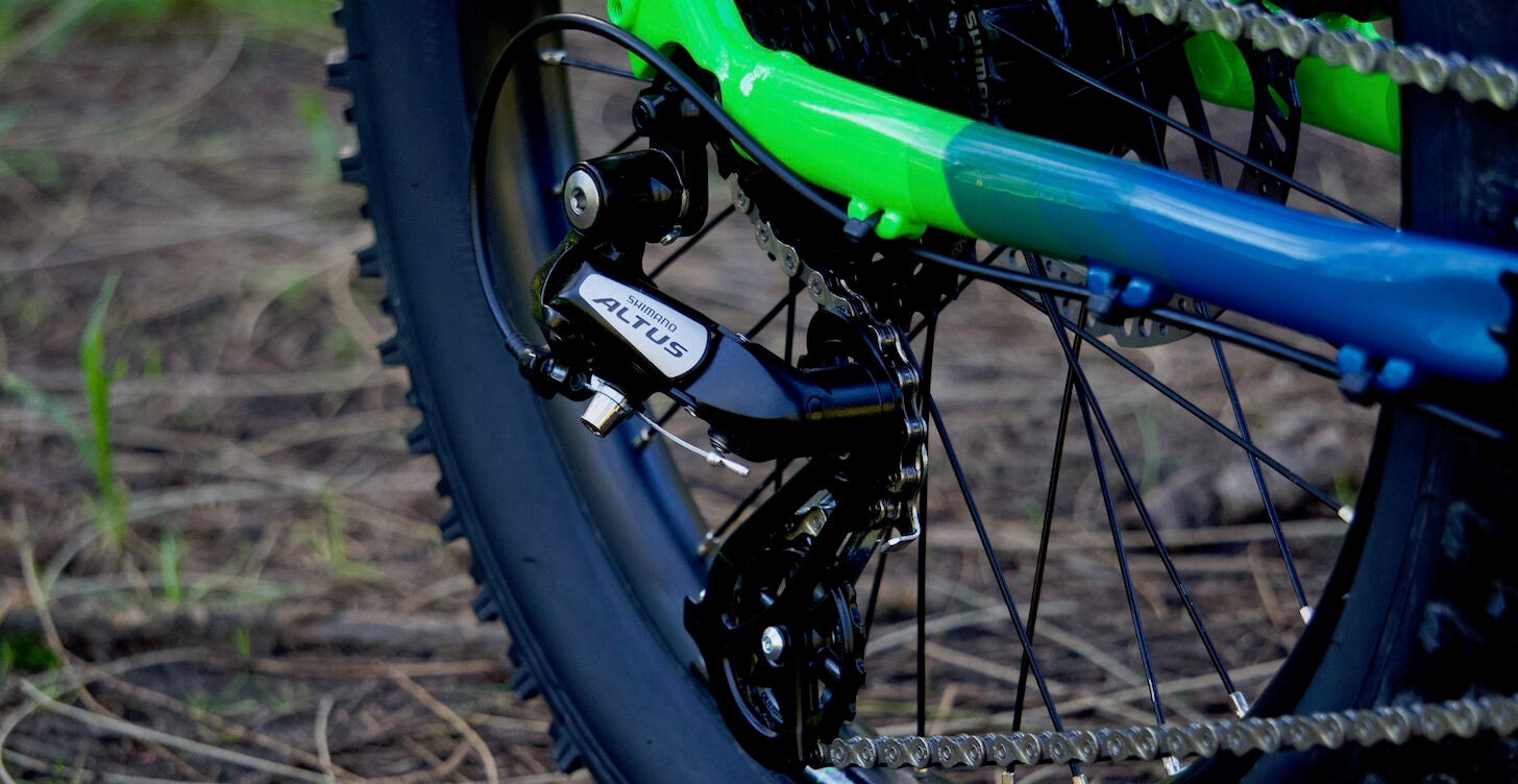 Marin San Quentin 20 chainstay and Shimano Altus rear derailleur.